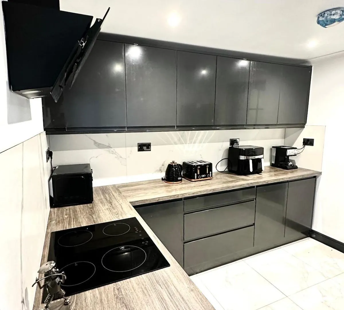 Holiday home Your Home Away, Luxury House Swansea