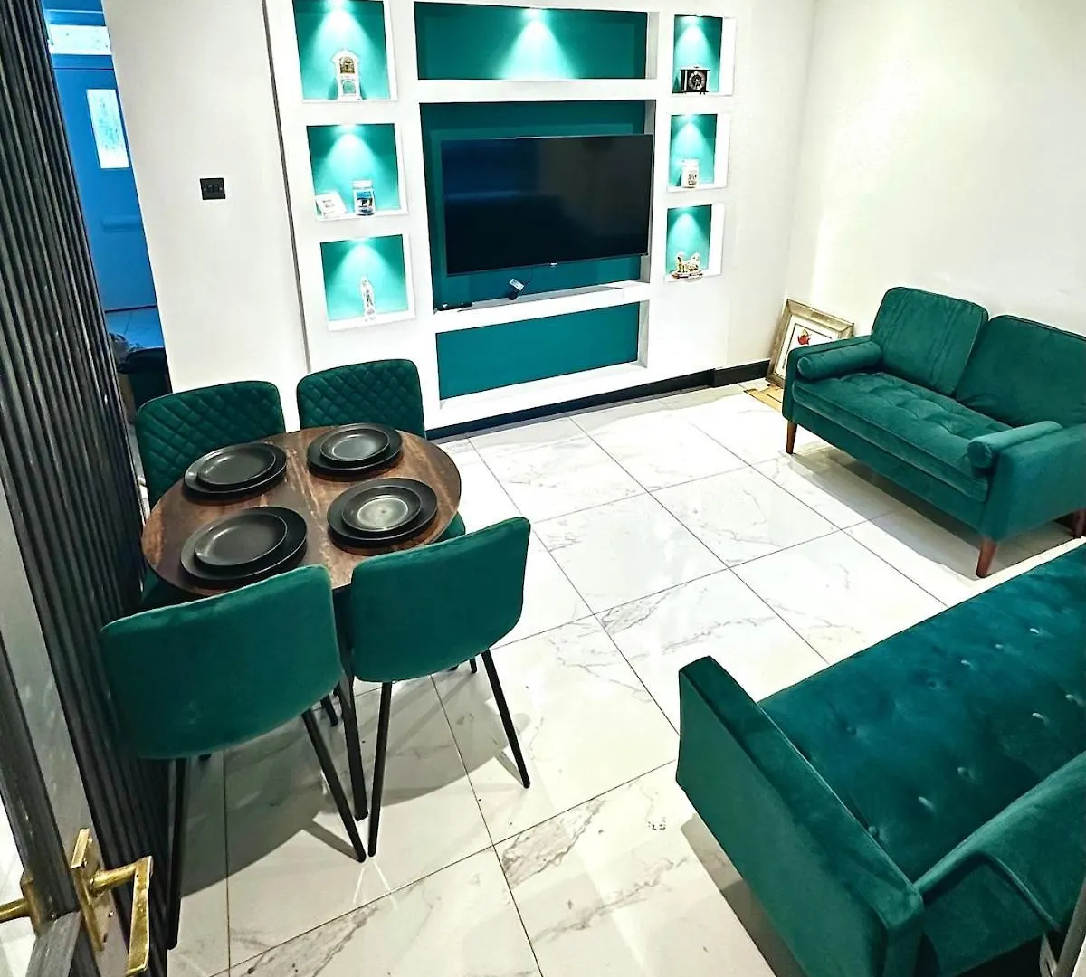 Your Home Away, Luxury House Swansea 0*,