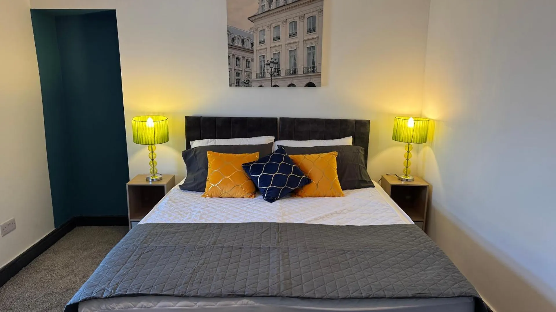 Holiday home Your Home Away, Luxury House Swansea