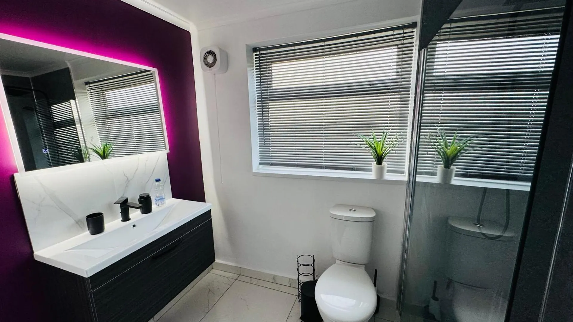 Holiday home Your Home Away, Luxury House Swansea