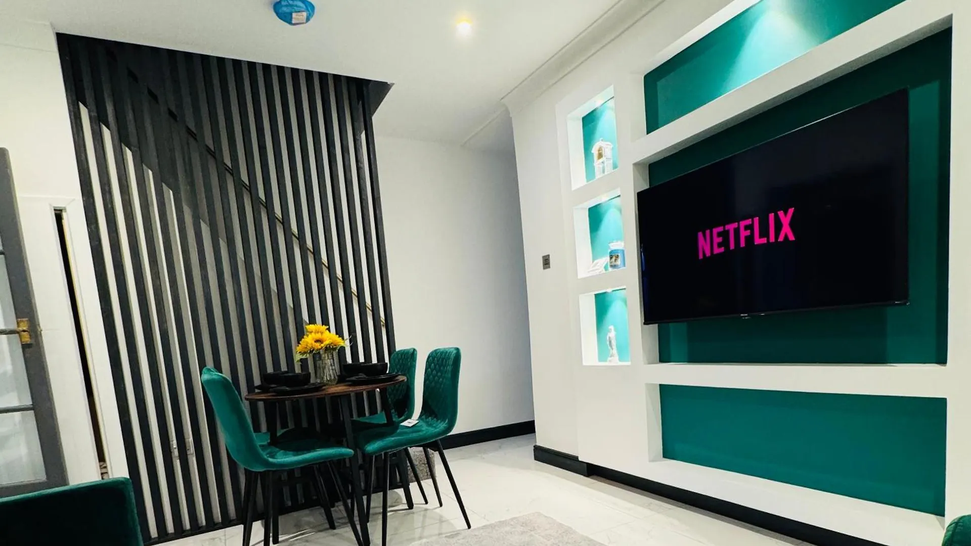 Your Home Away, Luxury House Swansea